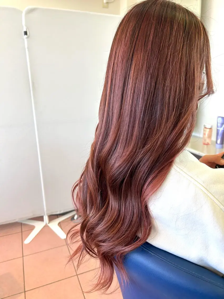 ロング カラー ハイライトカラー ピンクカラー ハイライト ヘアカラー トリートメント attrice 秋山梨紗のマツエク・マツパデザイン