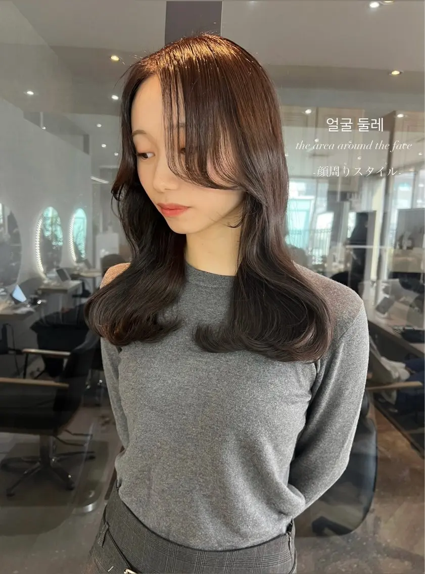 セミロング カラー ミストバング ブリーチ フェイスフレーミング グレージュ インナーカラー カット ヘアカラー トリートメント 韓国🇰🇷レイヤー 映える顔周り🩷のヘアスタイル