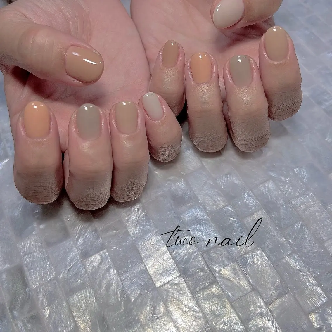 ネイル グラデーション ネイルチップ ホワイト ハンドネイル two nailのネイルデザイン