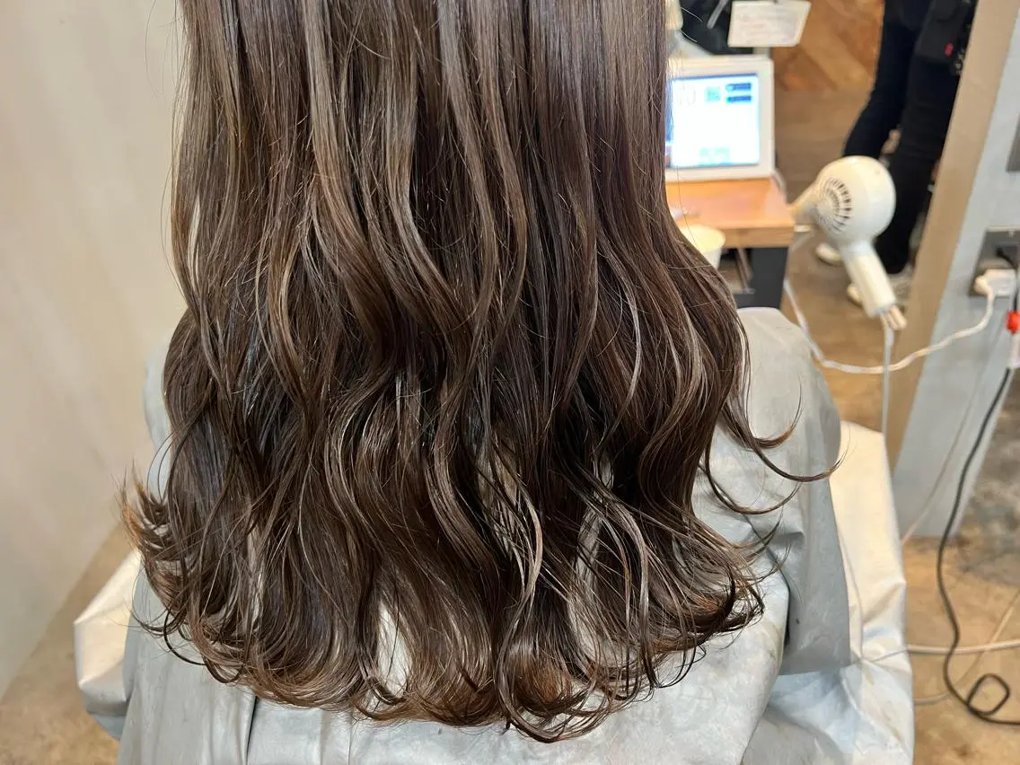 セミロング カラー ヘアアレンジ イルミナカラー トリートメント カット ヘアカラー トリートメント トップスタイリスト 🧸中島梨穂🧸のヘアスタイル