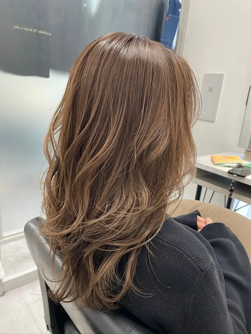 ロング カラー アッシュ ベージュカラー レイヤーカット ローレイヤー カット ヘアカラー トリートメント 末石 智のヘアスタイル