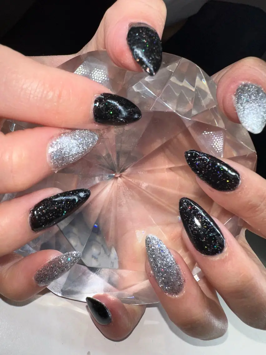 ミディアム ハンドネイル YOKOSUKA NAILS💅🩶のネイルデザイン