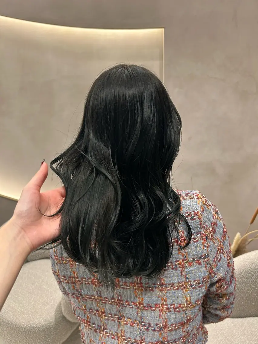 ロング カラー 清水 結生のヘアスタイル