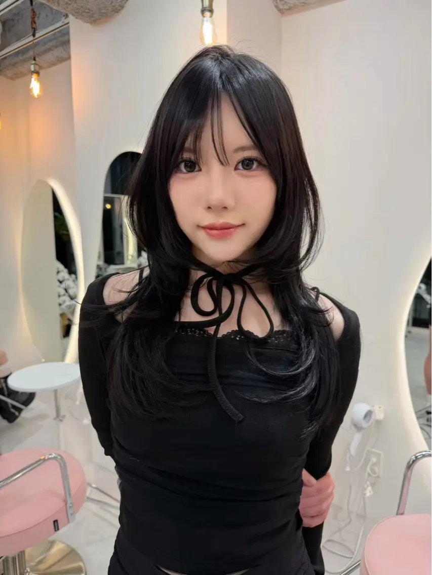 セミロング カラー 黒髪 顔まわりレイヤー 韓国風ヘア レイヤーカット カット ヘアカラー 縮毛矯正 トリートメント 髪質改善/縮毛矯正/ ブリーチなしカラーのヘアスタイル