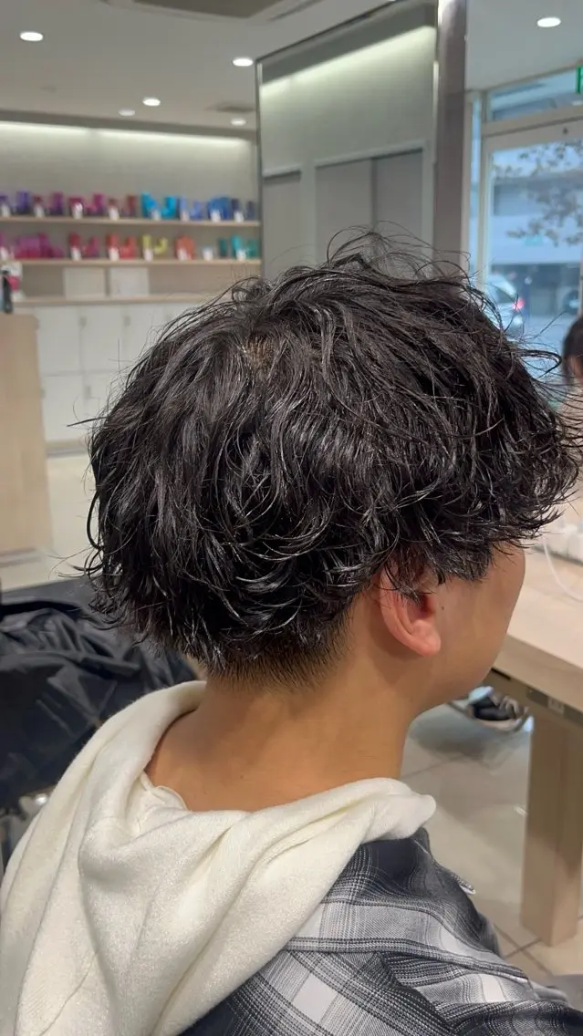 パーマ メンズ メンズパーマ 波巻きパーマ スパイラルパーマ カット パーマ トリートメント 巖本 真希のヘアスタイル