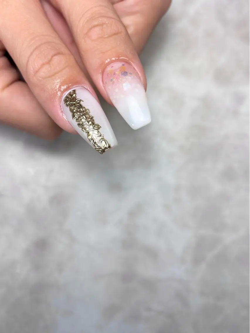 ネイル アートネイル グラデーション ミラーネイル Nailsalon E's cafeのネイルデザイン