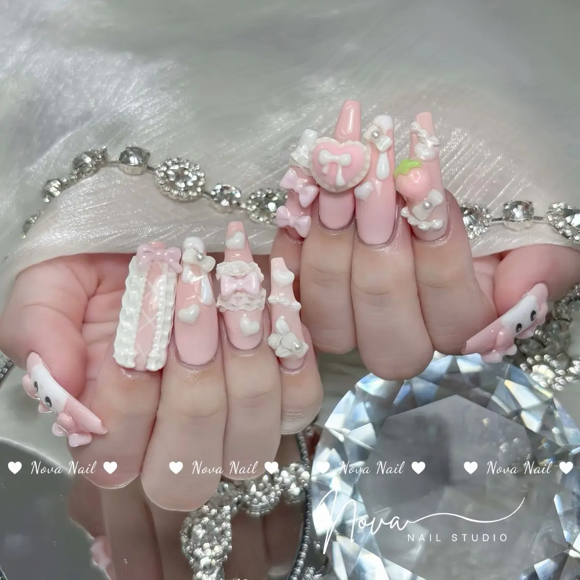 ネイル チークネイル フラッシュネイル フレンチネイル ジェルネイル ガラスフレンチ ハンドネイル ハンドケア Nova Nail Nambaのネイルデザイン