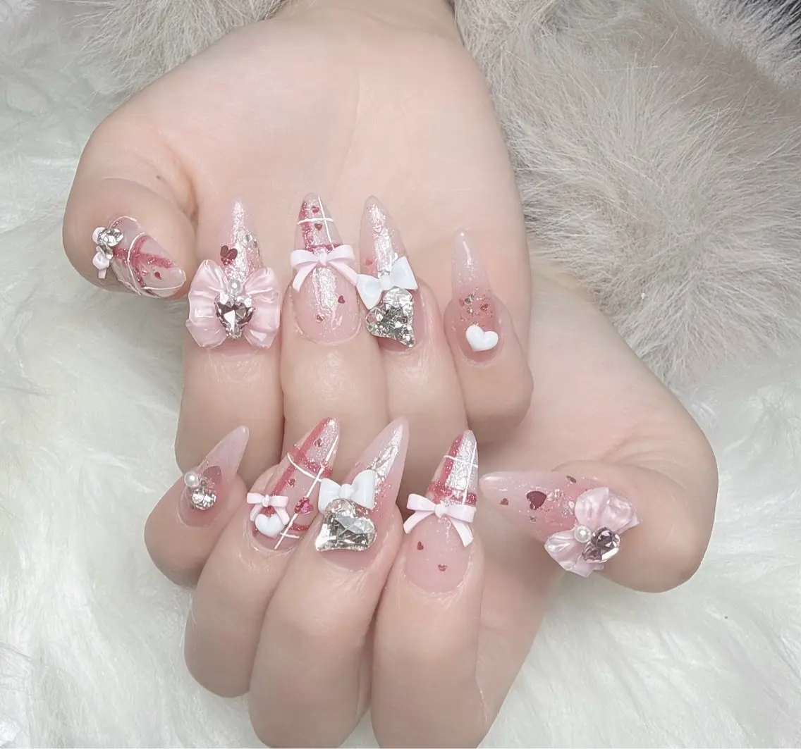 ネイル オーロラネイル クリアネイル フレンチネイル ジェルネイル ガーリー ハンドネイル Sakura Nail Salonのネイルデザイン
