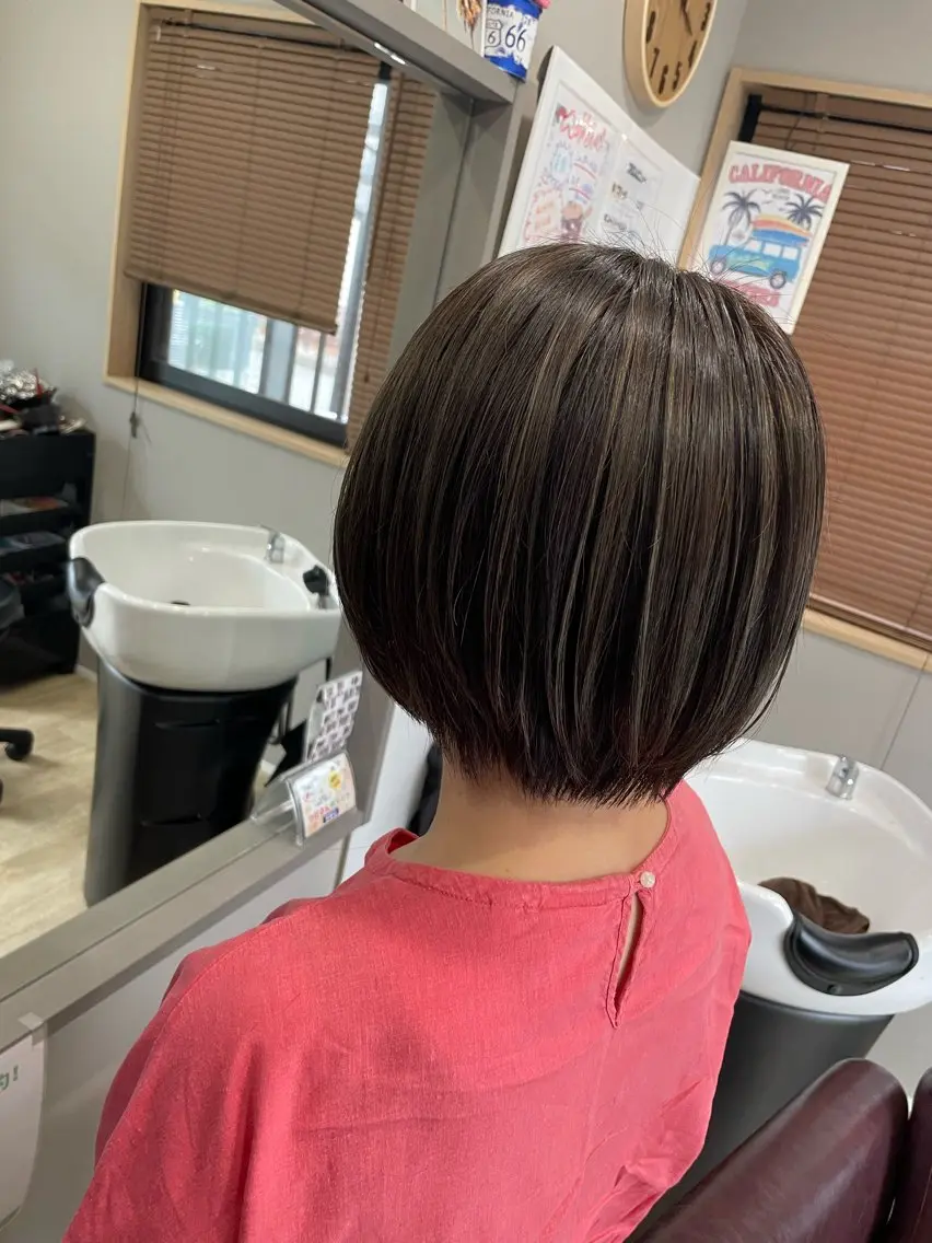ショート ショートボブ ボブ ハイライト ショートヘア Hair room Leaのヘアスタイル