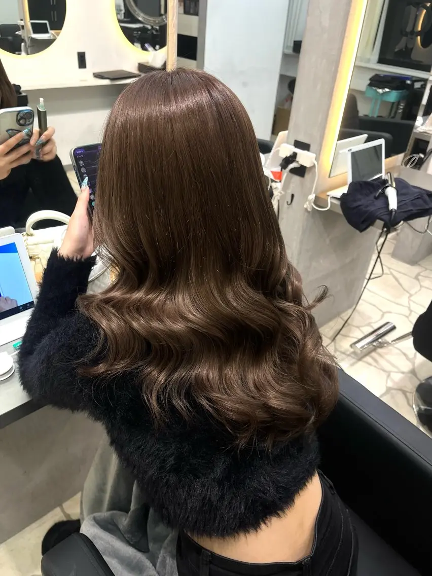 カラー ブラウンカラー ミルクティーベージュ MAIのヘアスタイル