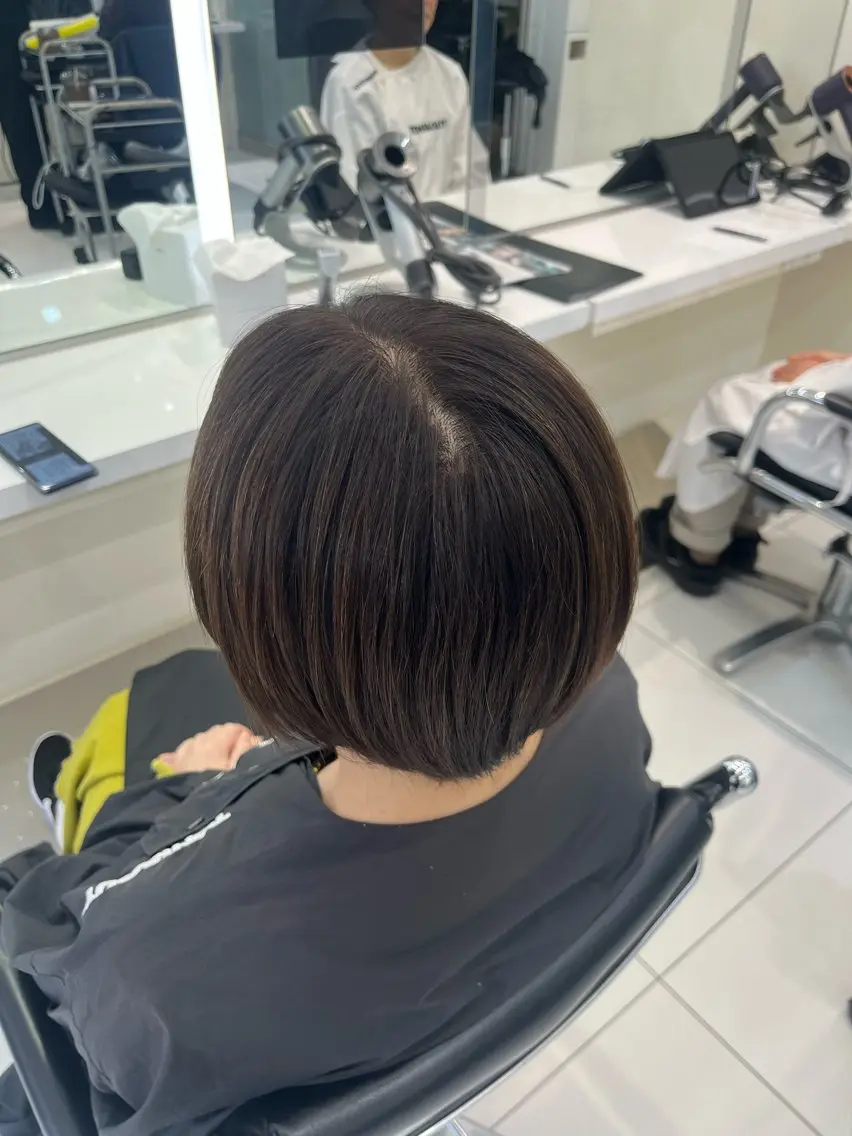 カラー 岸本 謙生のヘアスタイル