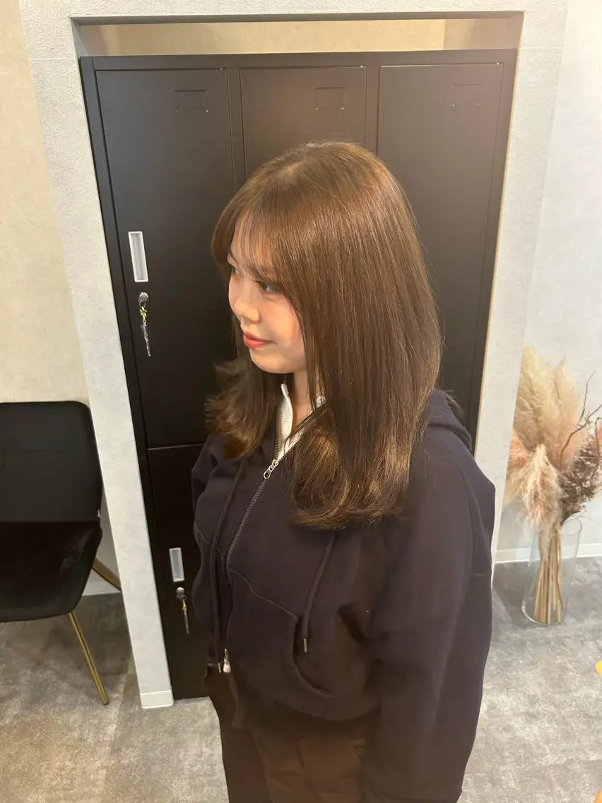 セミロング カラー ブラウンカラー オリーブブラウン ヘアカラー 松田 朋華のヘアスタイル
