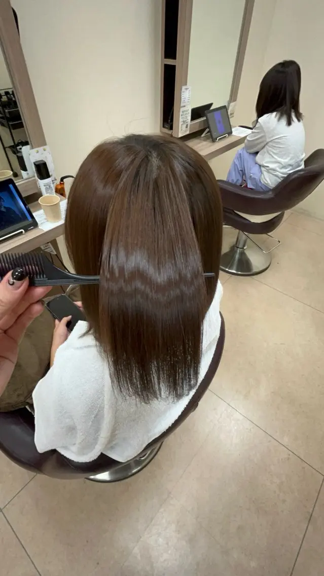 ミディアム 高津 亜美香のヘアスタイル