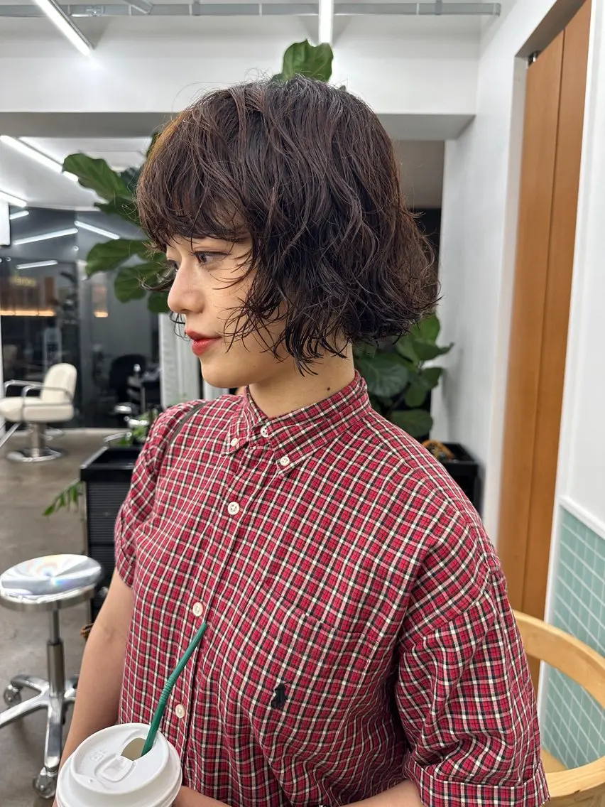 ショート カラー パーマ ベージュカラー ブラウンカラー ブラウンベージュ カット ヘアカラー パーマ ボブ/レイヤー/ケア パーマ/リュウタのヘアスタイル