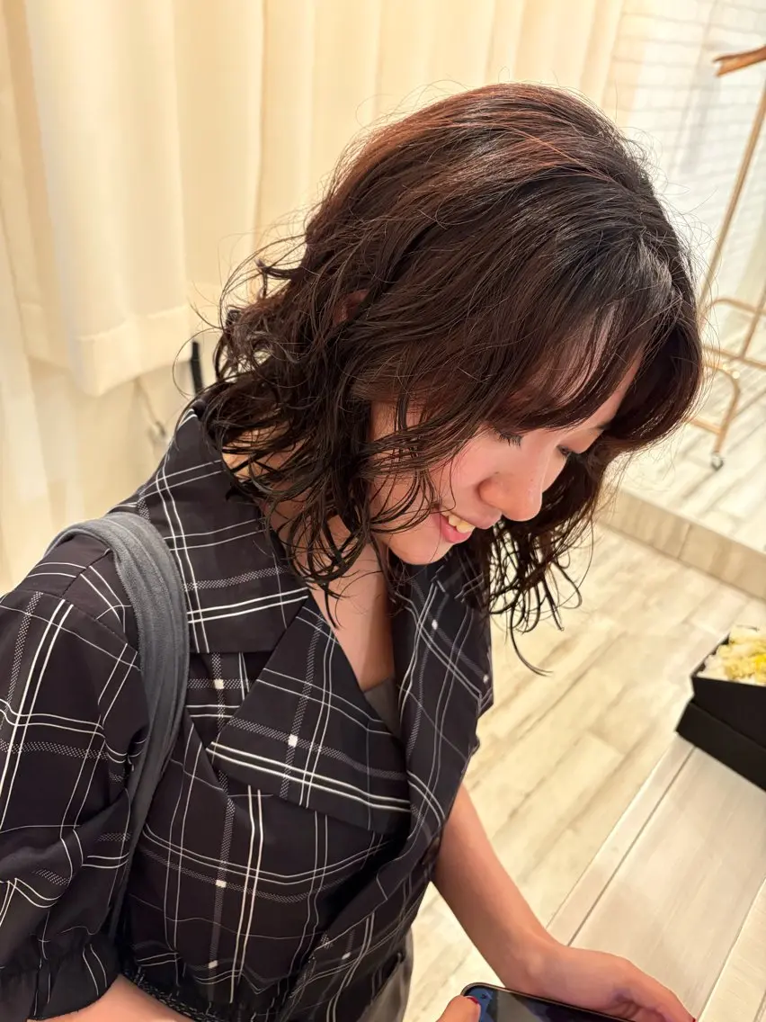 ミディアム パーマ ミディアムパーマ 縮毛矯正 デジタルパーマ カット パーマ レイヤー/透明感 HIRARIのヘアスタイル