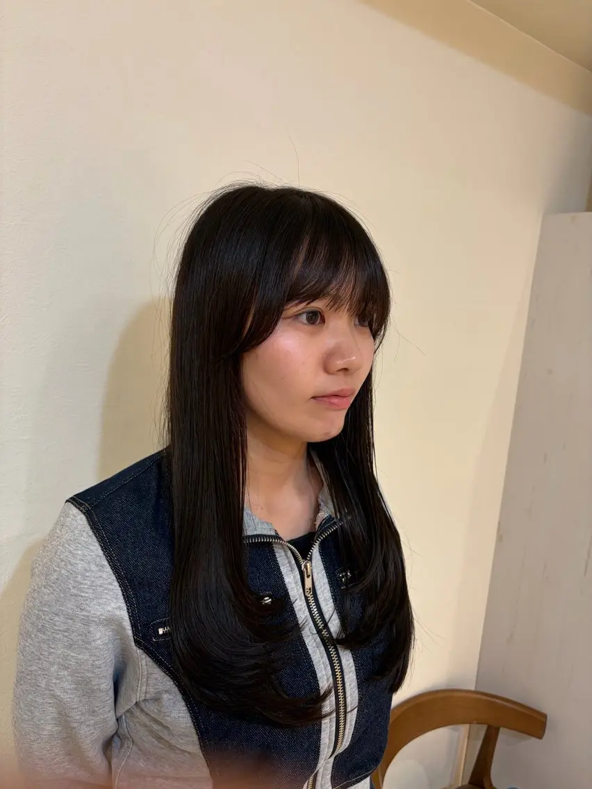 ロング レイヤーカット ローレイヤー カット ヘアカラー CreBiA あきとのヘアスタイル