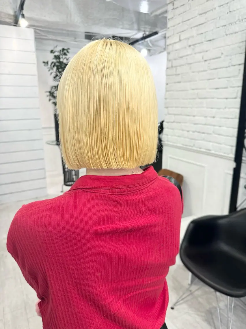 ショート カラー バレイヤージュ ミストバング ベージュカラー ブリーチ 抜きっぱなしブロンド 札幌ブリーチカラー/ ダブルカラー/ドイのヘアスタイル