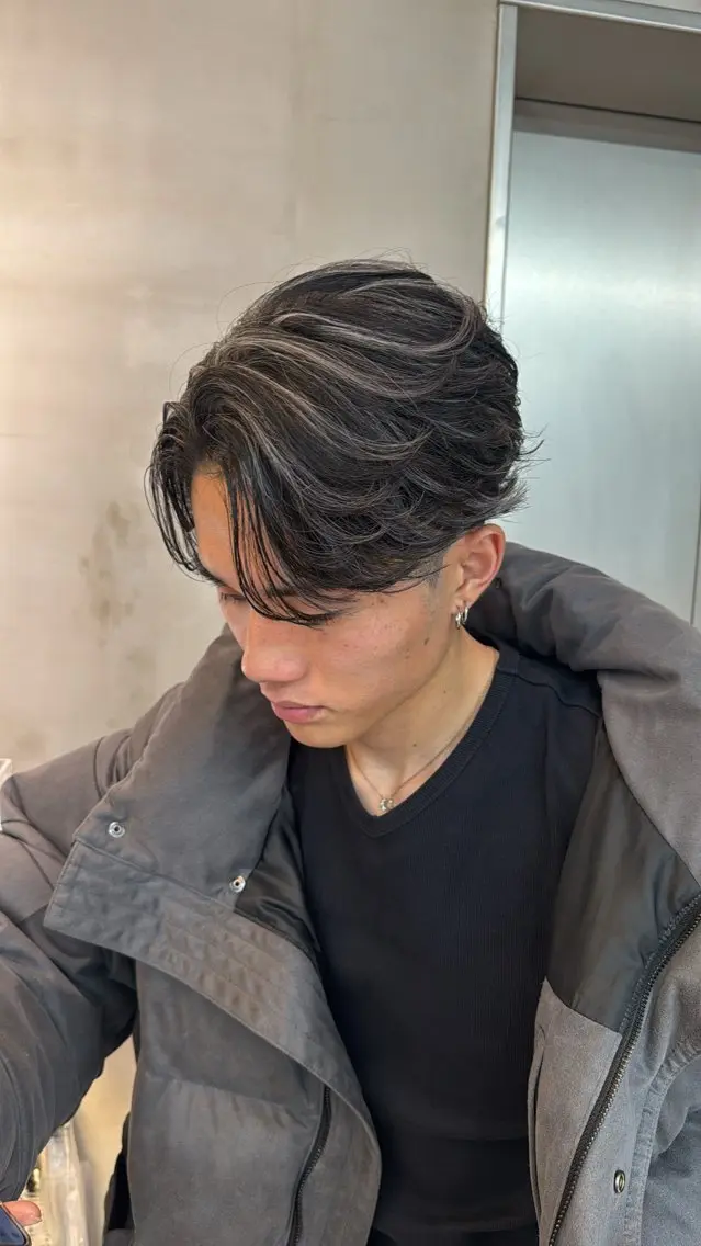 ミディアム ヘアアレンジ メンズ メンズハイライト ハイライト ヘアカラー トリートメント ARIA💎縮毛矯正 ブリーチ💎複雑履歴のヘアスタイル