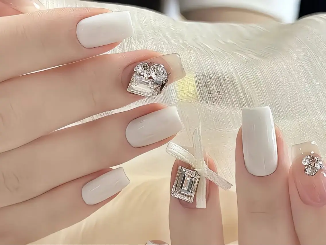 ネイル キラキラネイル 韓国ネイル オフィスネイル ハンドネイル ハンドケア cat‘s nail🐈‍⬛のネイルデザイン