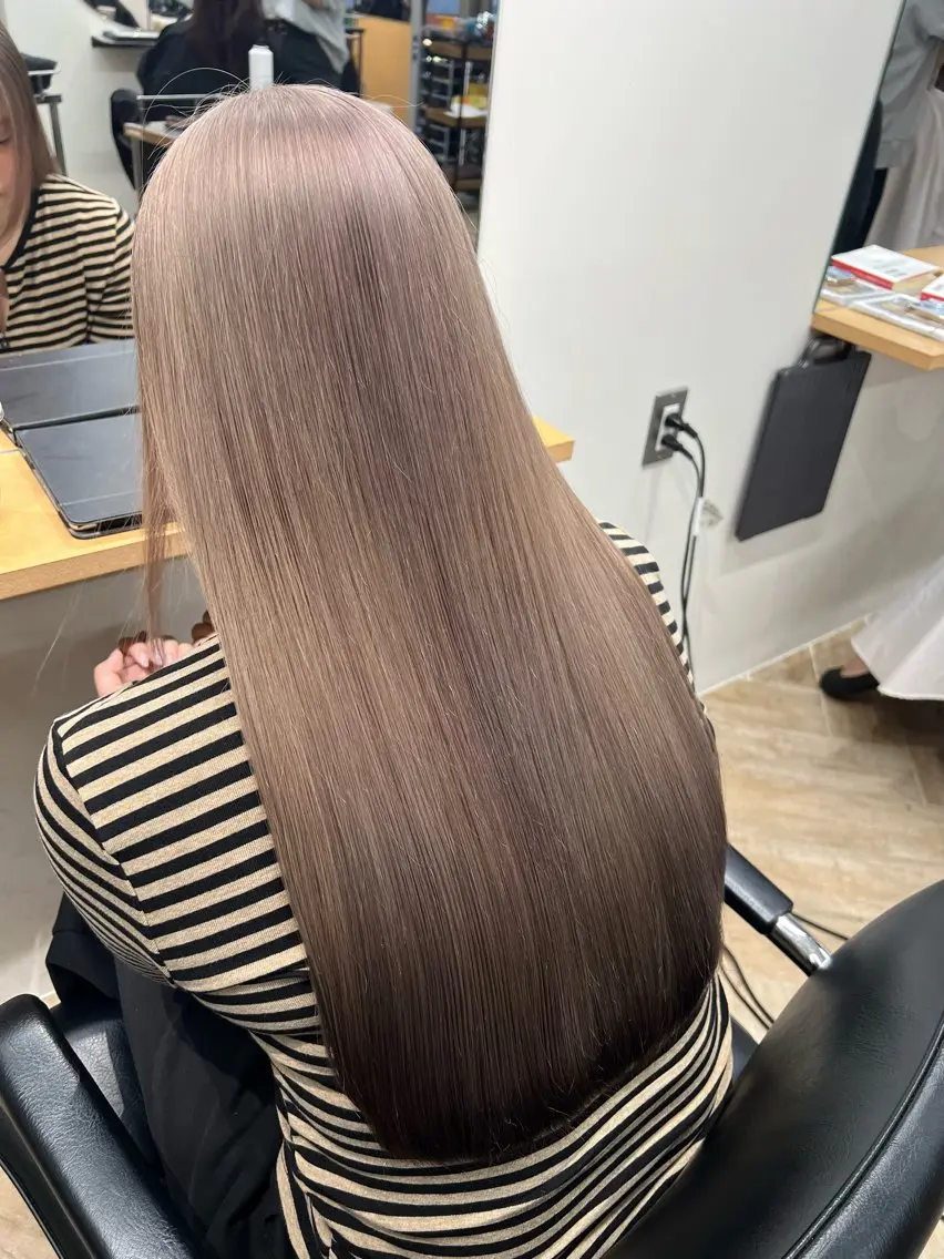 ロング カラー ブリーチ カット ヘアカラー トリートメント ベージュ/髪質改善 新潟/万代/井上佑のヘアスタイル
