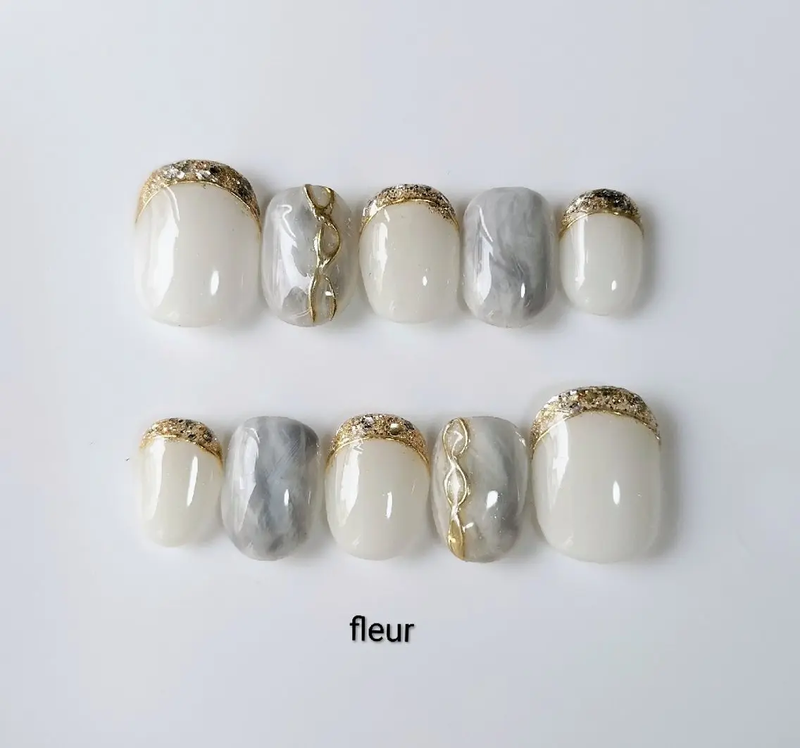 ネイル フレンチネイル ガラスフレンチ ニュアンスネイル ネイルチップ megumi. sのネイルデザイン