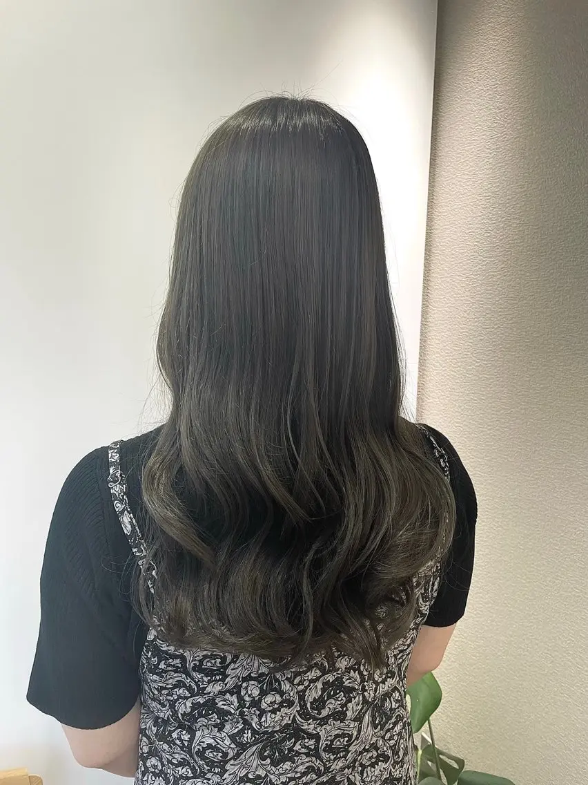 ロング カラー 佐々木 美帆のヘアスタイル