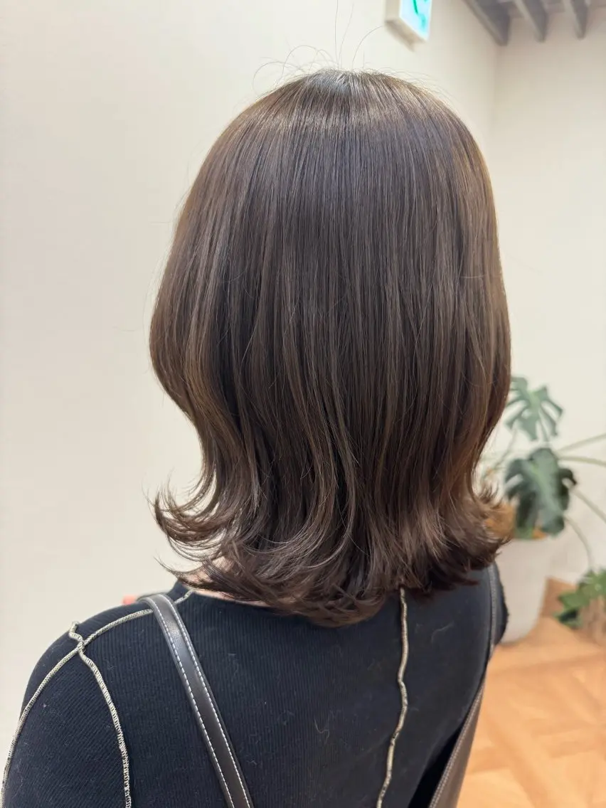 ミディアム カラー アッシュ アッシュブラウン ブラウンカラー カット ヘアカラー 佐々木 有彩のヘアスタイル