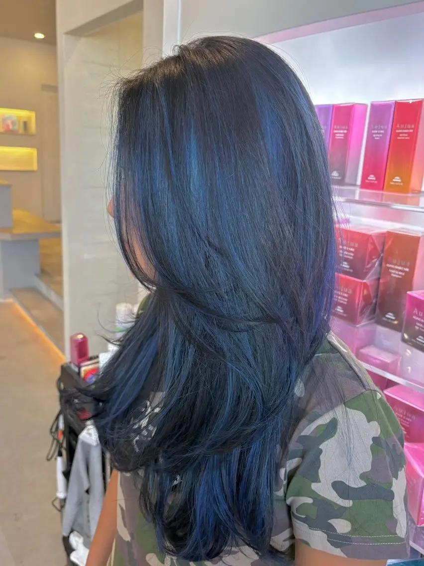 ロング ハイライト ヘアカラー HIRO ✂︎のヘアスタイル