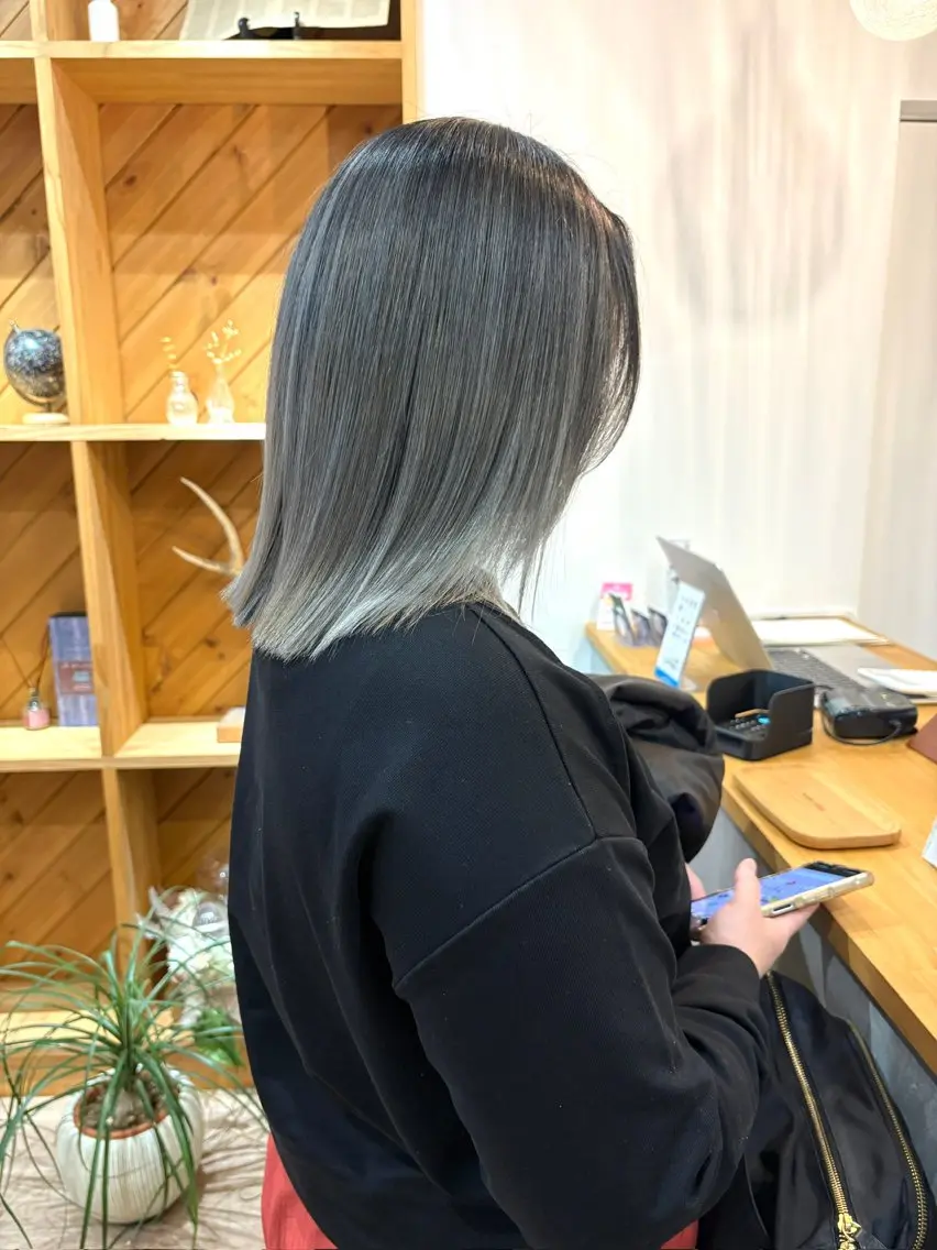 ミディアム カラー 明石 歩樹のヘアスタイル