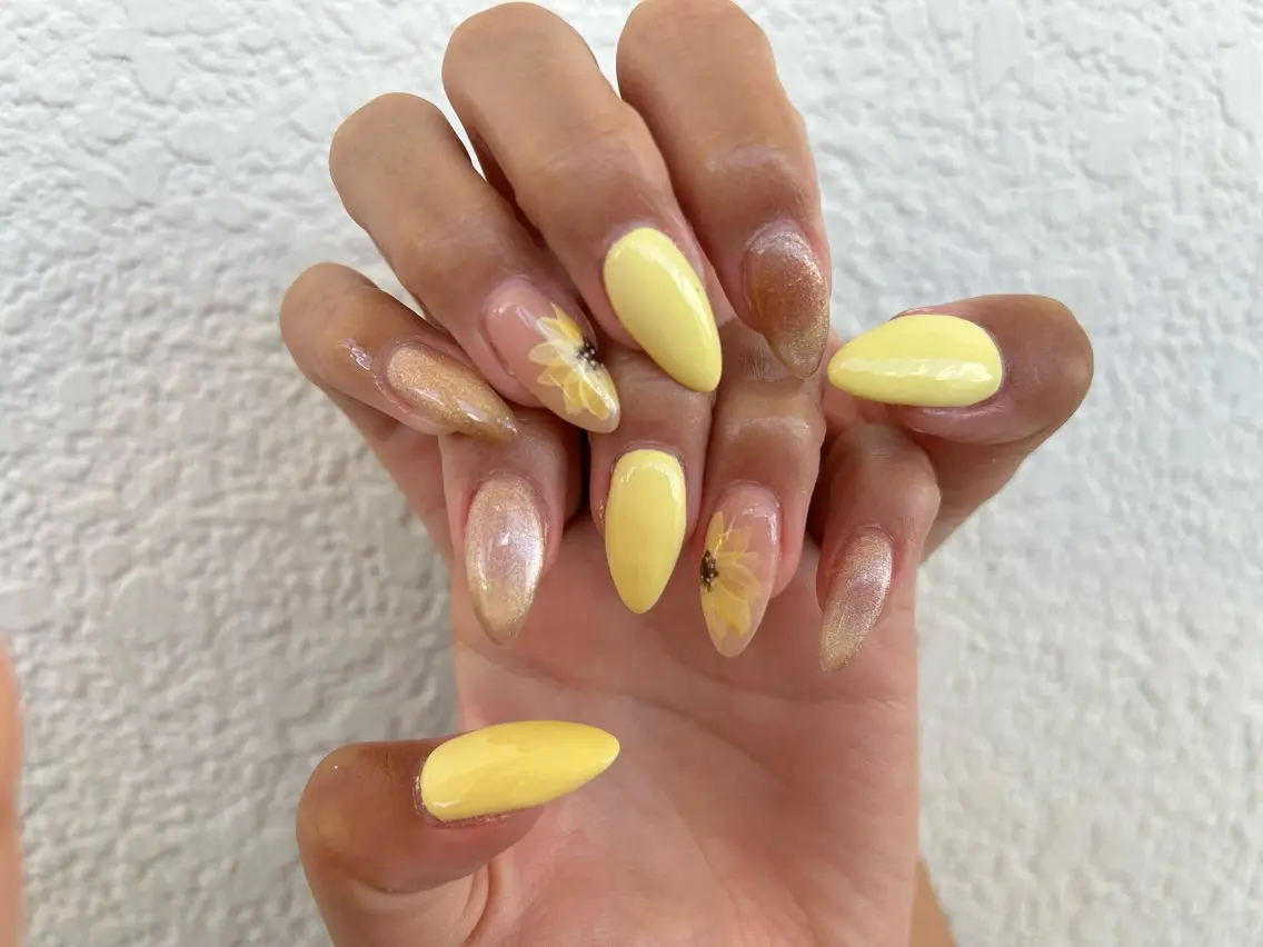 ネイル ハンドネイル フットネイル ✴︎ Delightのネイルデザイン