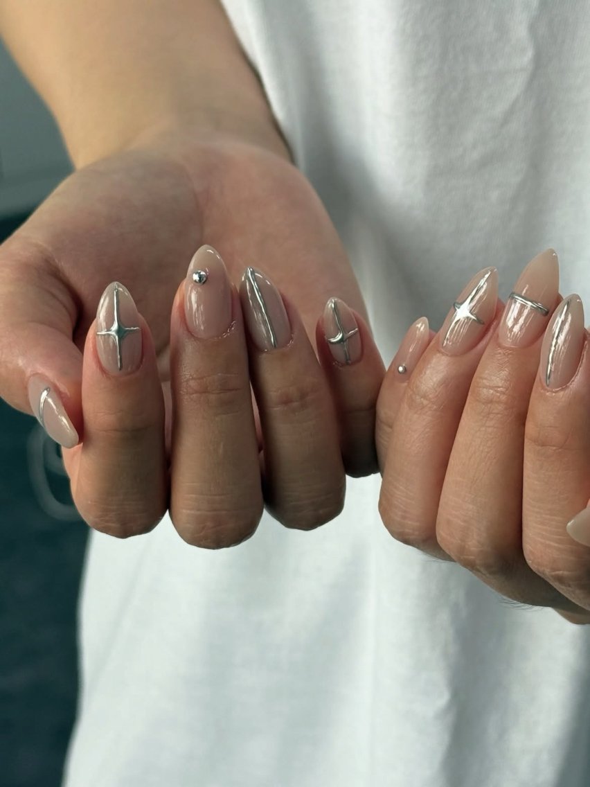ネイル アートネイル フレンチネイル ジェルネイル キラキラネイル 韓国ネイル ハンドネイル ICE Nailsのネイルデザイン