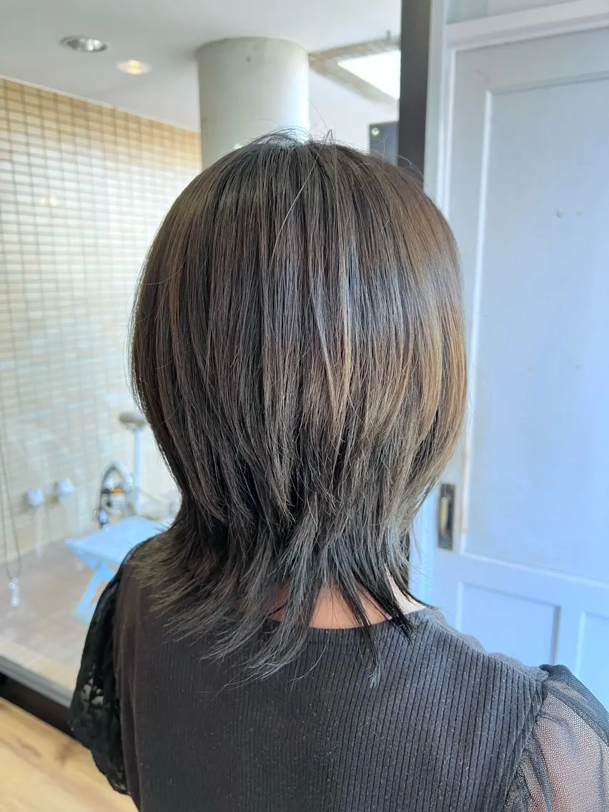 ミディアム カラー グレージュ オリーブグレージュ オリーブグレー ヘアカラー トリートメント ツキダテ ユイのヘアスタイル