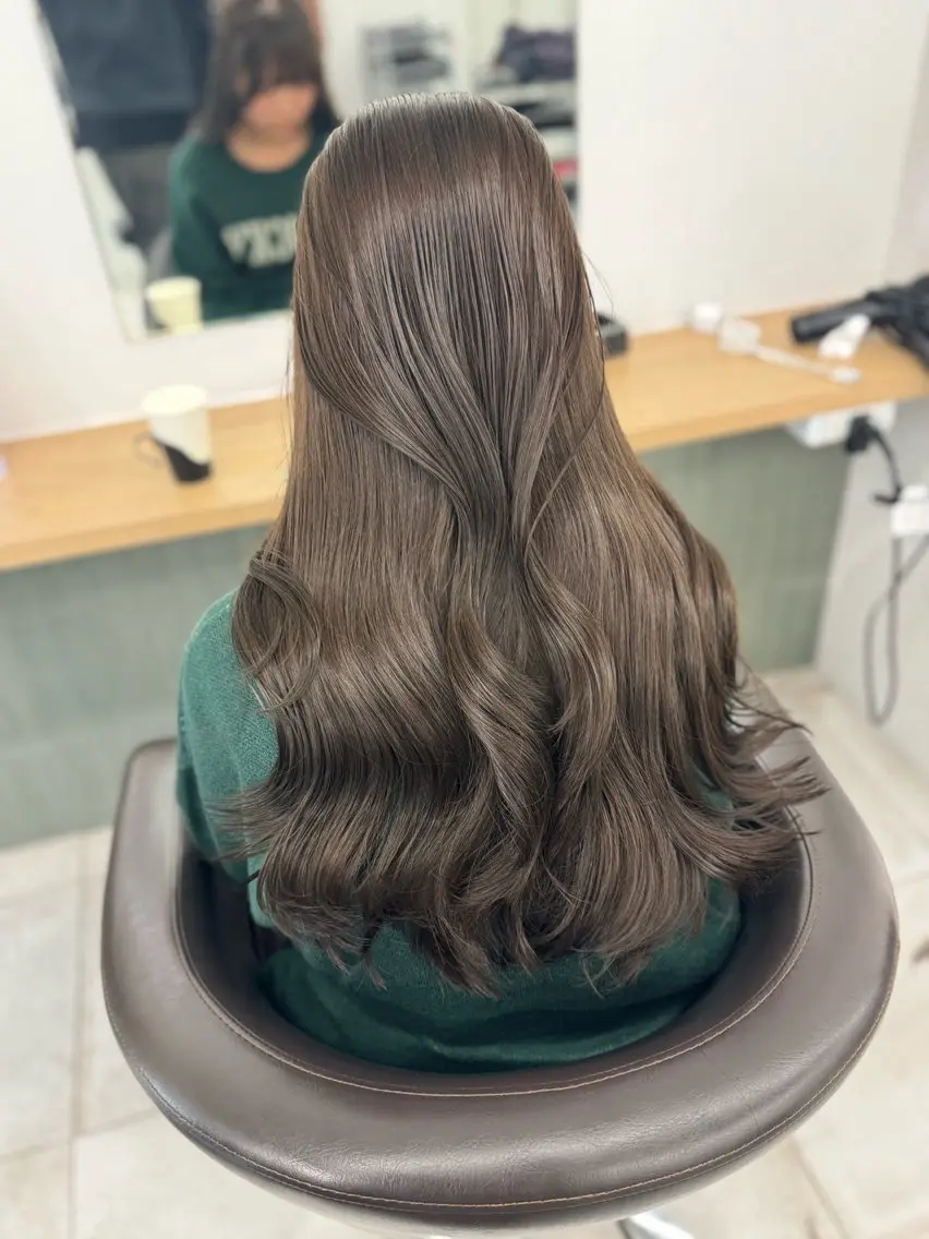 ロング カラー ベージュカラー ブリーチ ケアカラー 透明感カラー グレージュ カット ヘアカラー トリートメント 赤み消し韓国ヘア レイヤー縮毛🤍渡邉のヘアスタイル