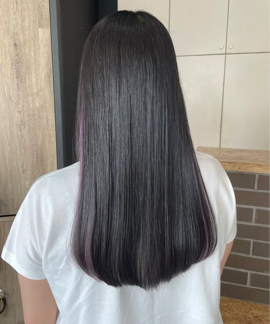 ロング 新岡 萌乃のヘアスタイル