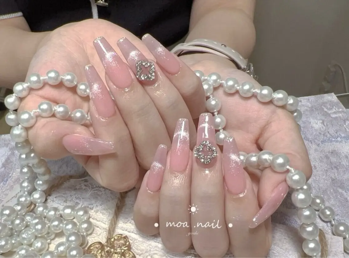🌼handネイル❣️マグネットネイル(フレンチデザイン)またチークワンホンネイル🌼の写真