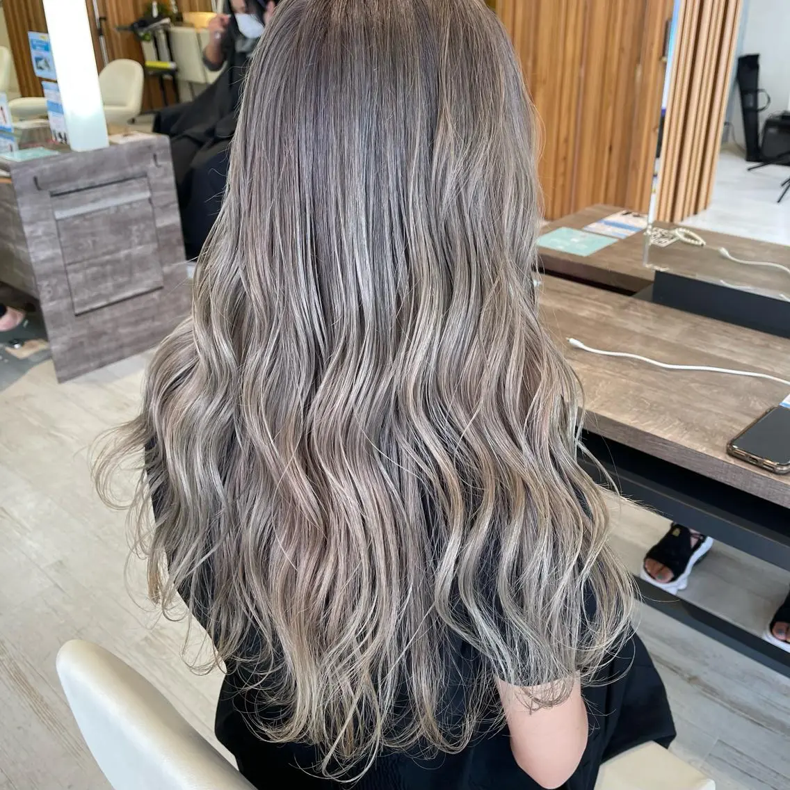 ロング カラー デザインカラー、艶髪 大塚 耕平のヘアスタイル