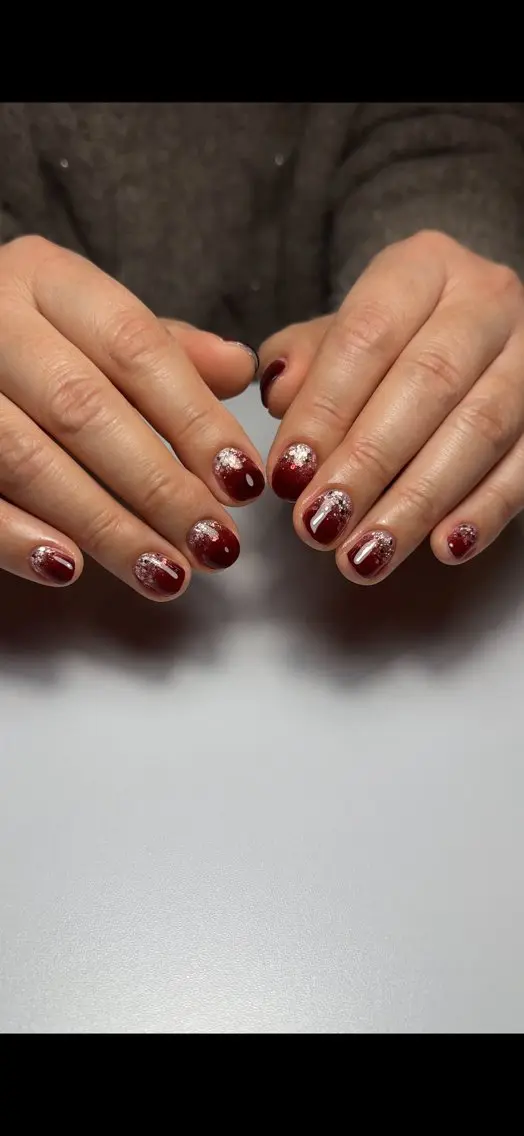 ネイル ボルドー グラデーション ラメ(グリッター) plum nailのネイルデザイン