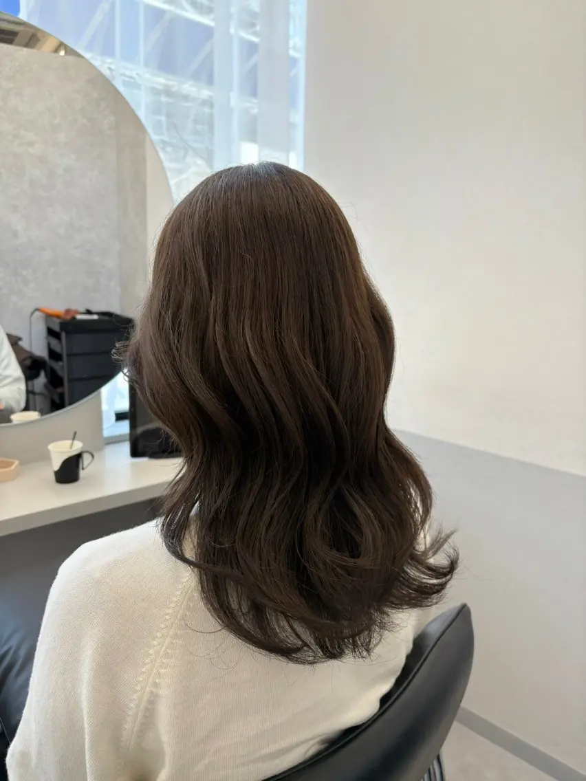 セミロング カラー 透明感カラー グレージュ オリーブカラー オリーブグレージュ オリーブグレー カット ヘアカラー トリートメント 🌷MIREA🌷 LUANA 難波店のヘアスタイル