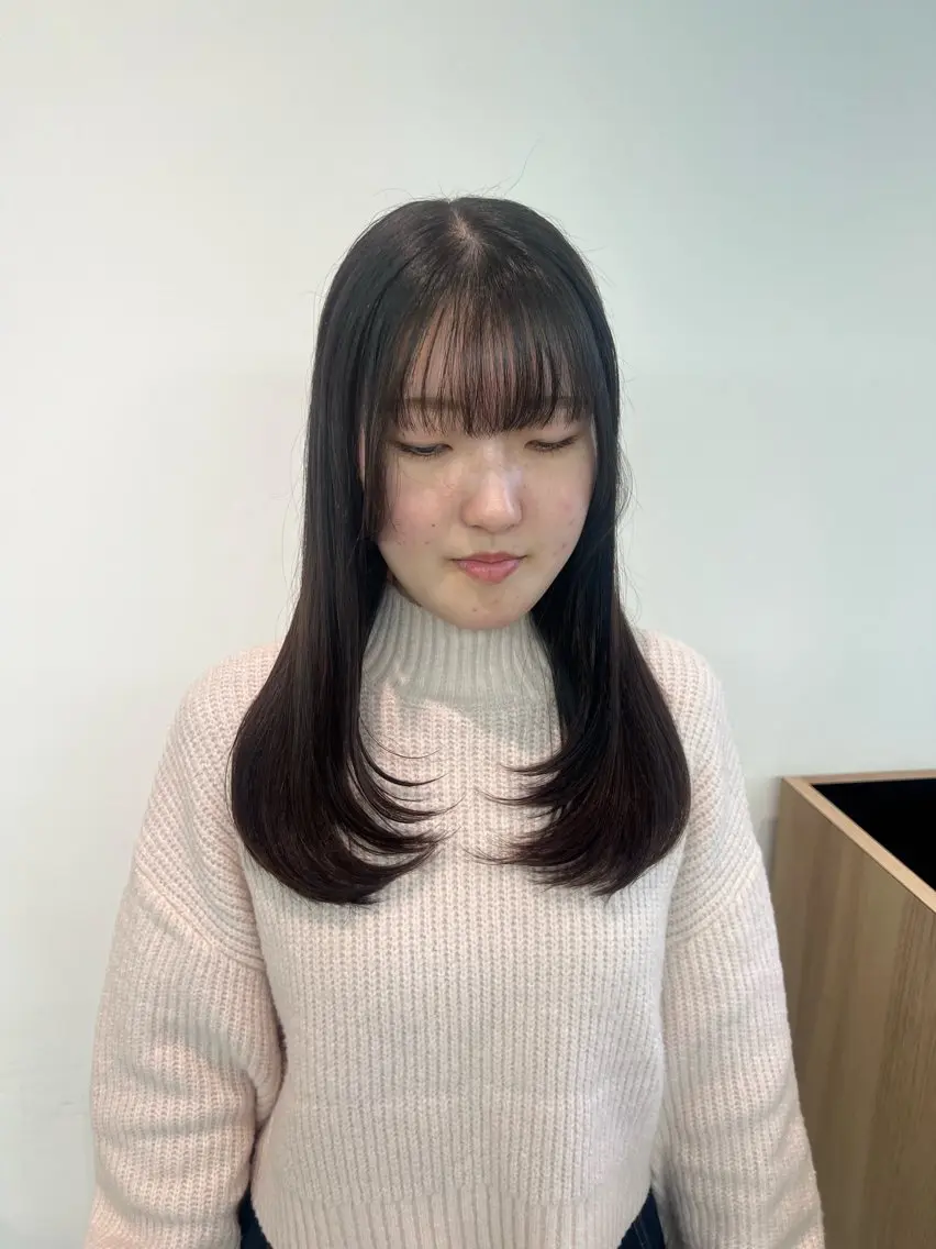 ロング カラー 小森聖奈 韓国風レイヤーカットのヘアスタイル