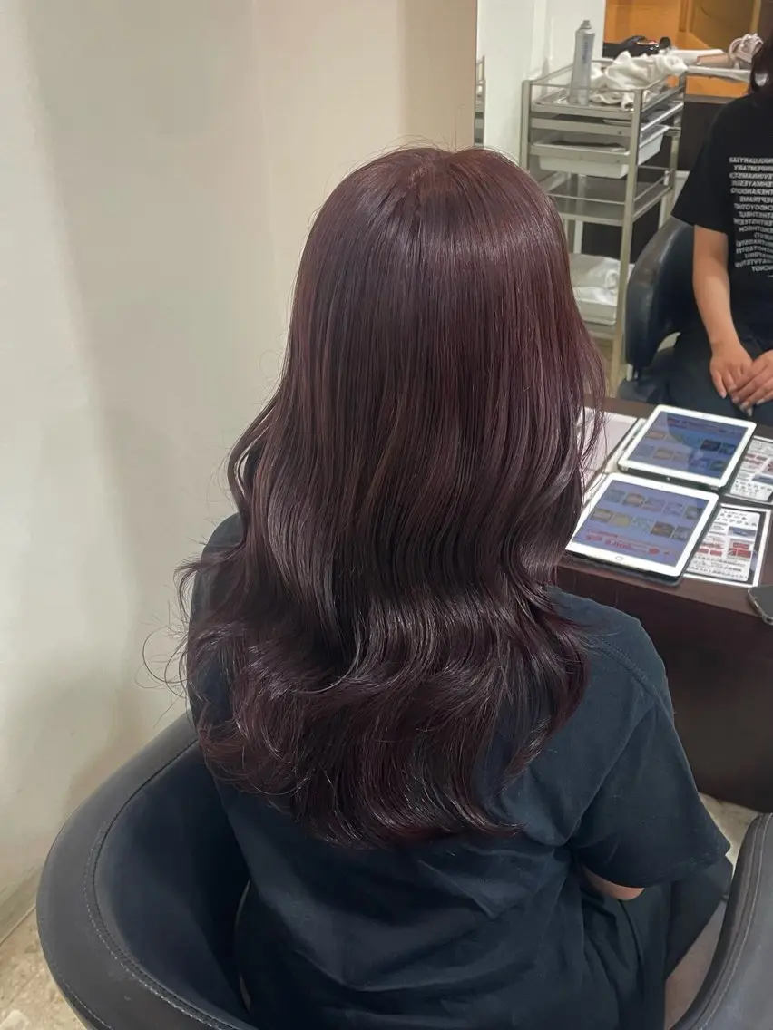 ロング カラー 尾﨑 ひよりのヘアスタイル