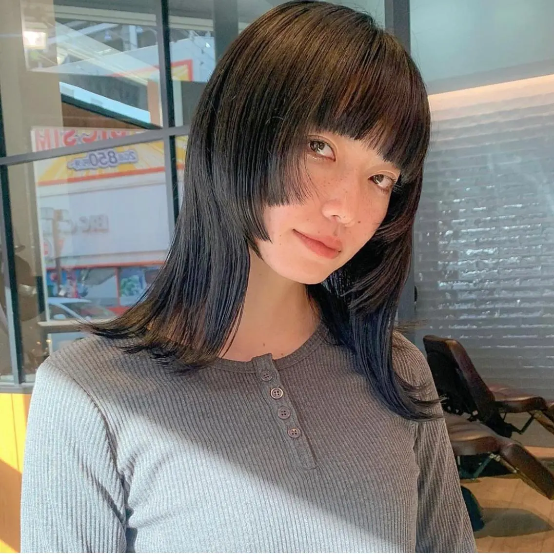 ミディアム ヘアカラー トリートメント 🤍aimi🤍 ウルフ/韓国ヘアのヘアスタイル