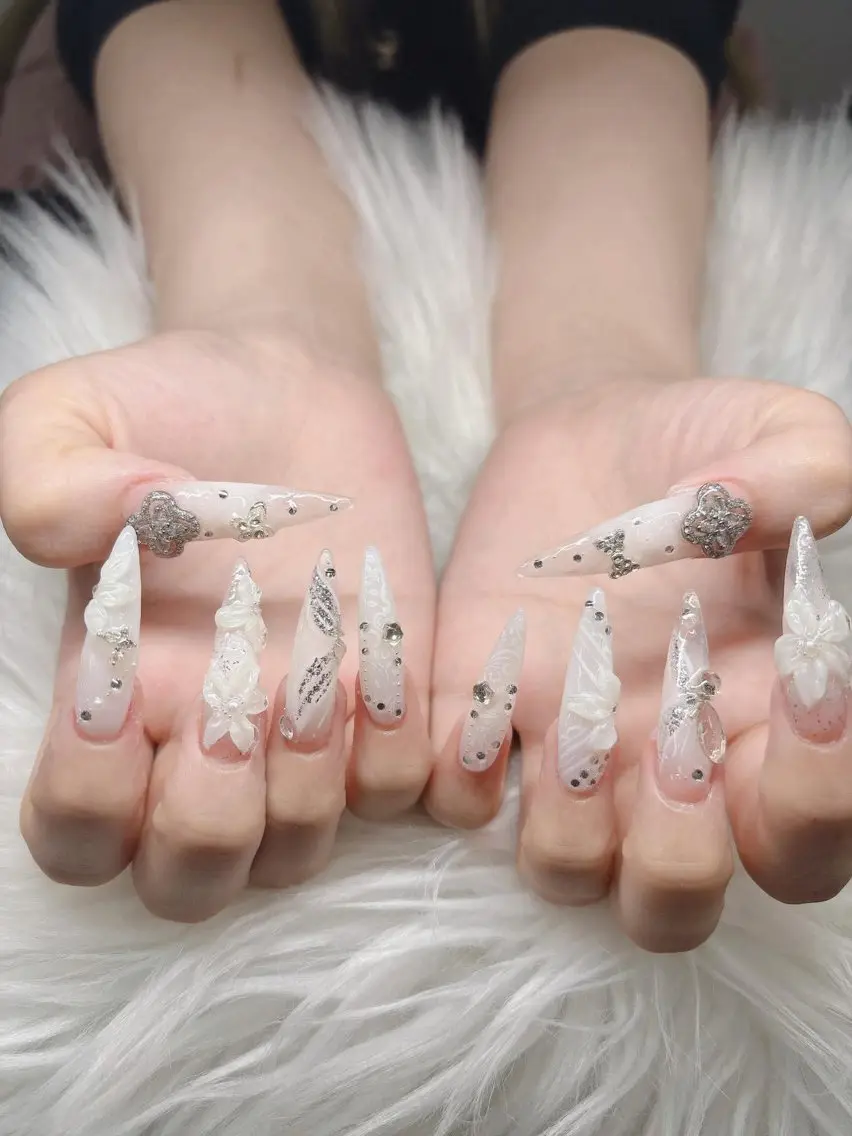 ネイル 長さ出し グラデーション 卒業式 キラキラネイル マグネットネイル Lee Nailsのネイルデザイン