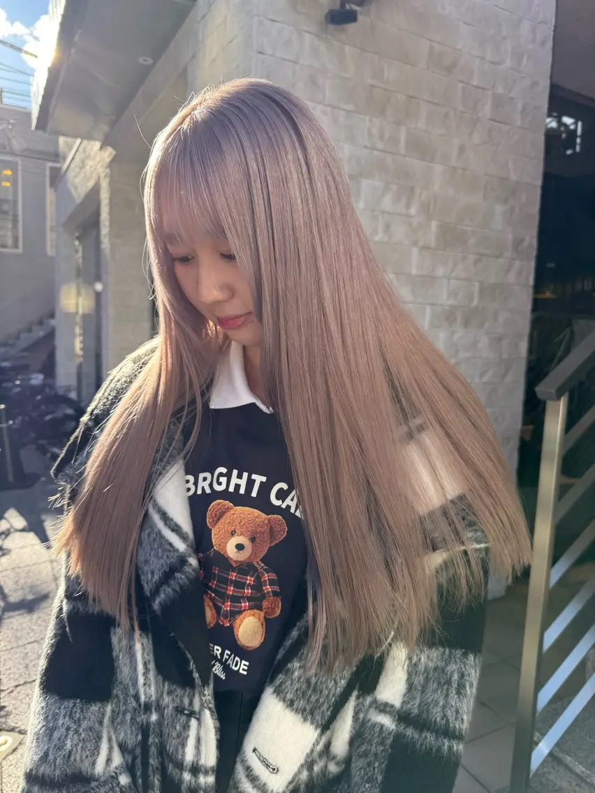ロング カラー ミルクティー× グレージュMOMOのヘアスタイル