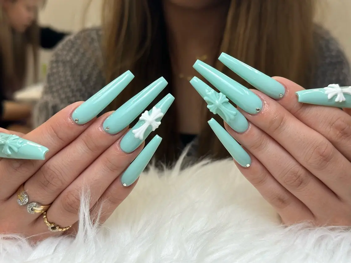 ネイル チークネイル ドット フレンチネイル グラデーション 韓国ネイル ハンドネイル Lisa Nail Salonのネイルデザイン