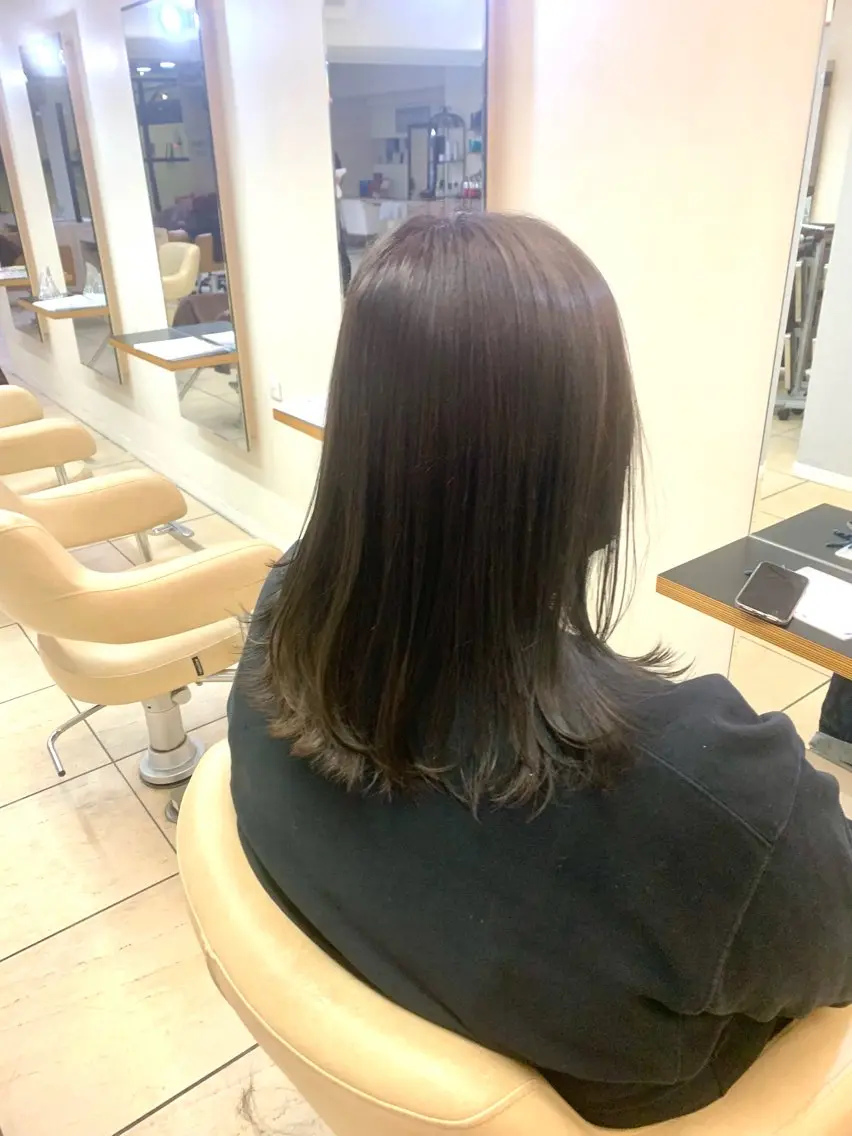ミディアム カラー オリーブカラー 山本 理世のヘアスタイル