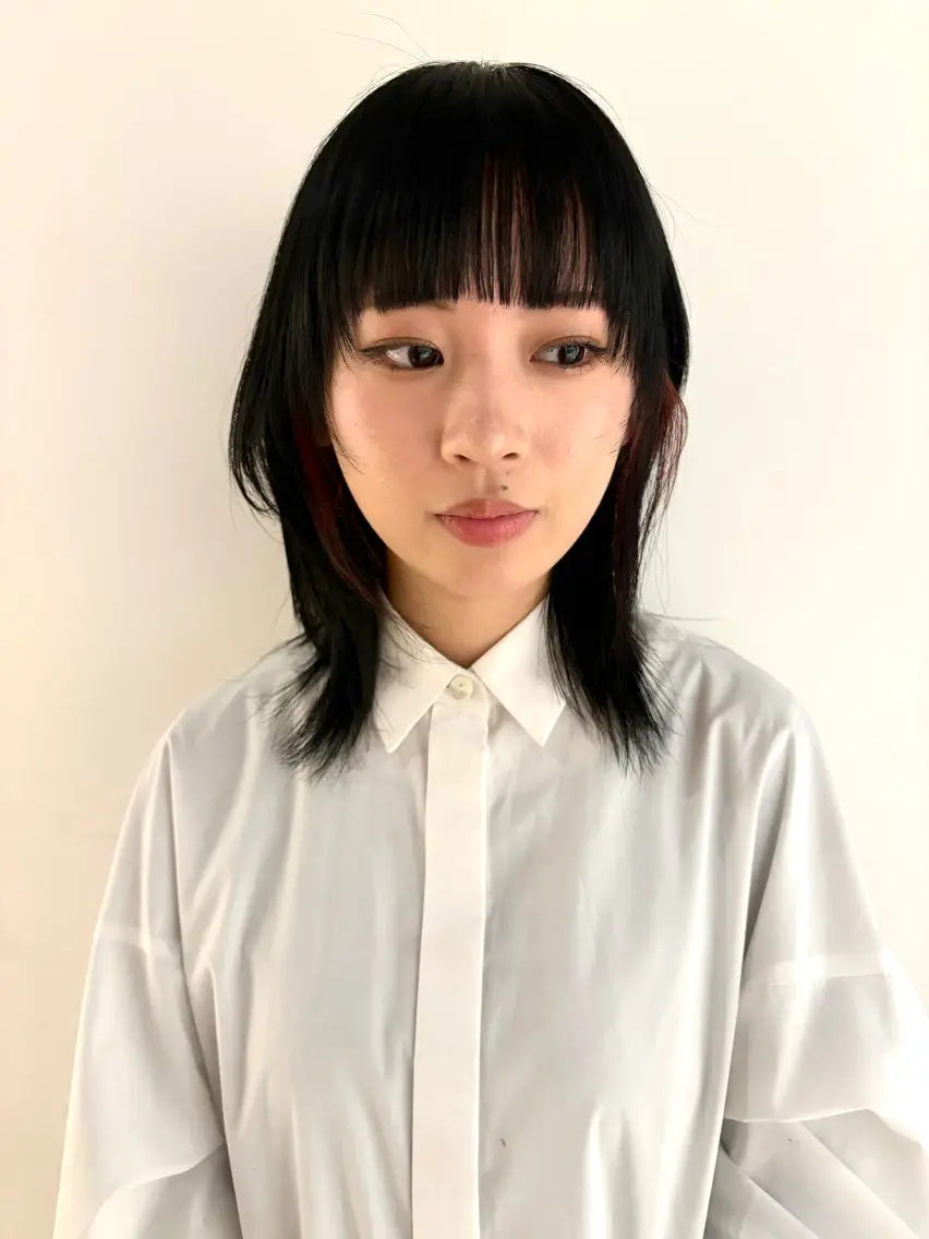 ミディアム カラー イヤリングカラー ウルフカット やまもと さえのヘアスタイル