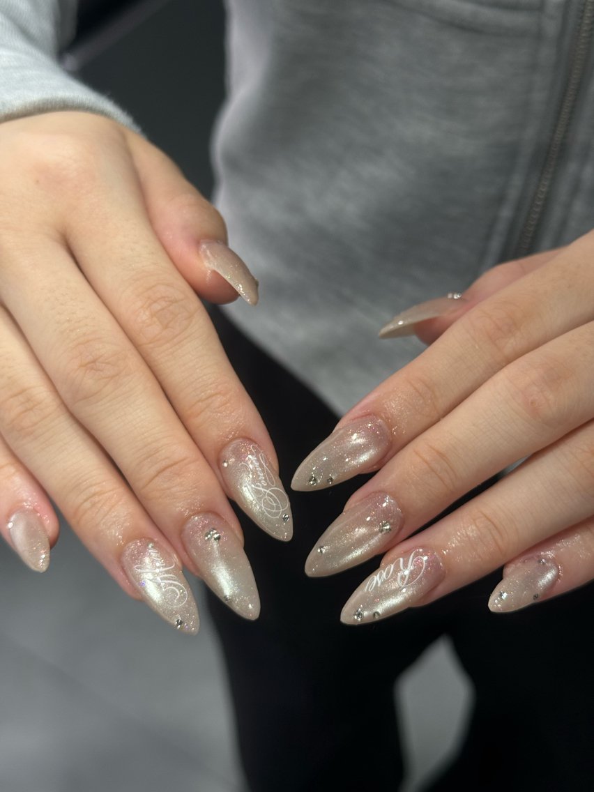 ネイル 長さ出し キラキラネイル 韓国ネイル マグネットネイル 持ち込み KOTORA NAILのネイルデザイン