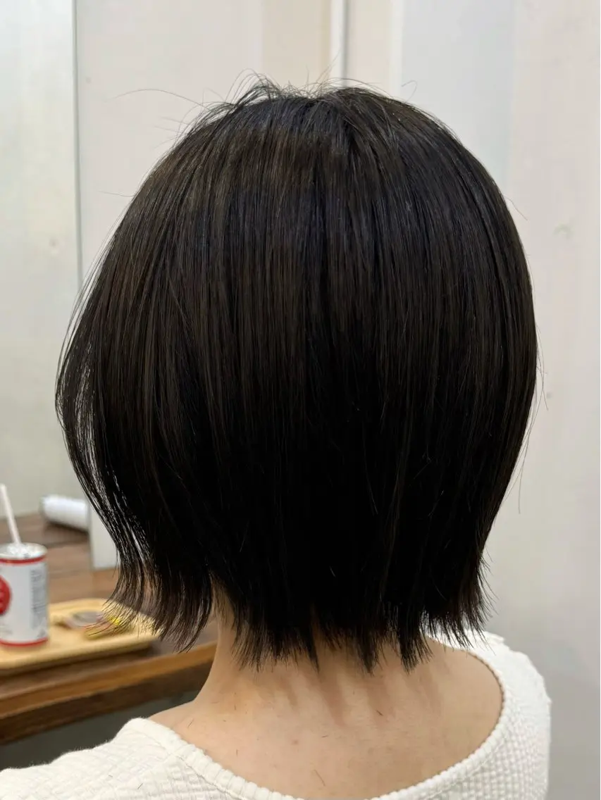 ミディアム カット ヘアカラー 顔まわりレイヤー 透明感カラー🩵🩵のヘアスタイル