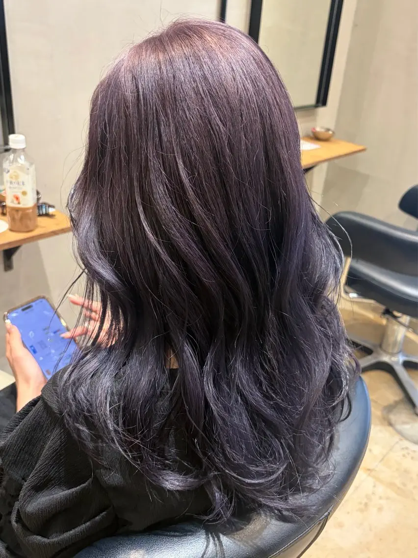ロング カラー グレージュ ラベンダーカラー ラベンダーグレージュ ラベンダーグレー ロング カット ヘアカラー みわ/博多 ブリーチ/メンズヘアのヘアスタイル