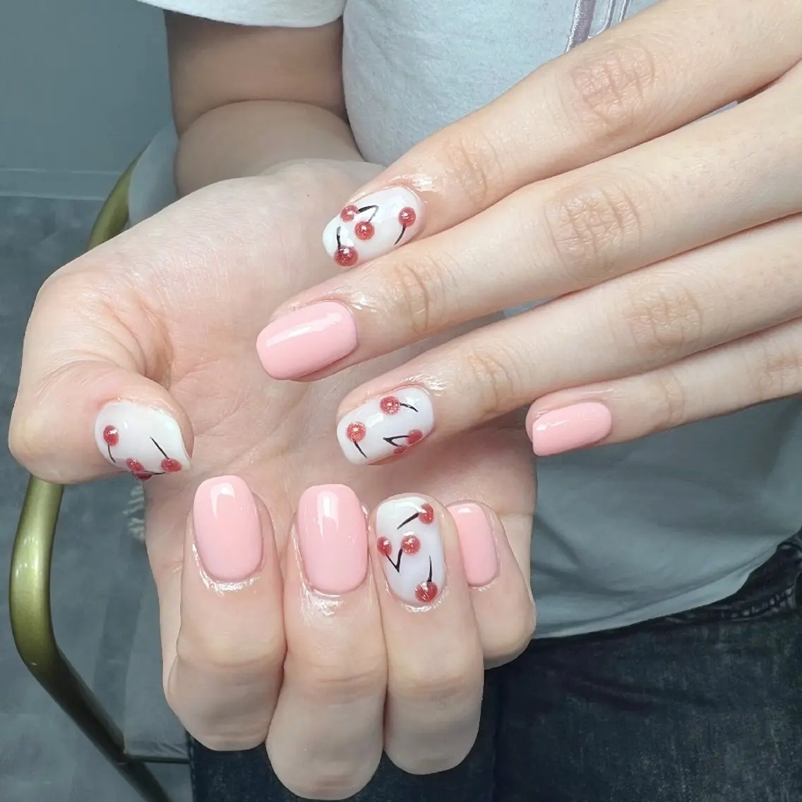 ネイル チークネイル 長さ出し フレンチネイル ジェルネイル キラキラネイル ハンドネイル UM Nail Salonのネイルデザイン